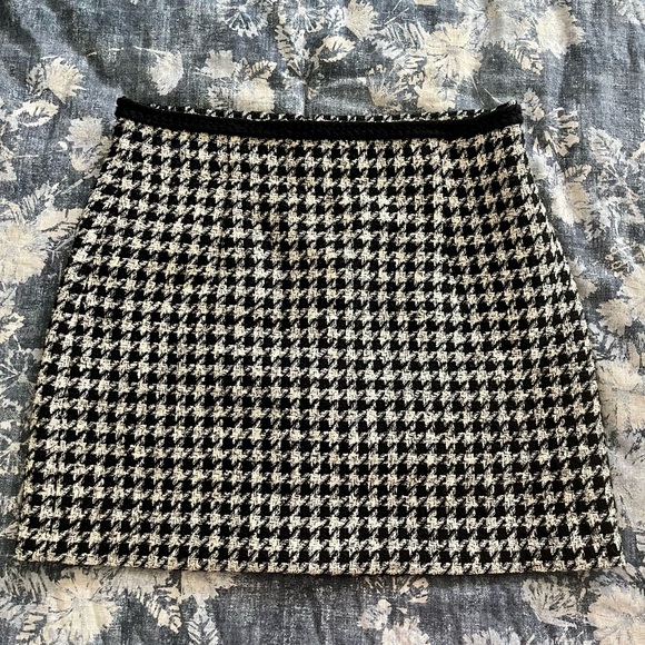 Zara Houndstooth Tweed Black and White Mini Skirt - Picture 3 of 6